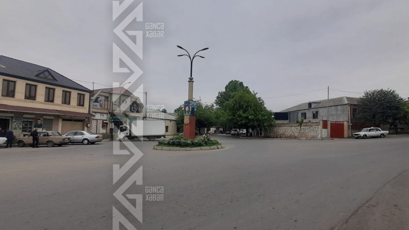 Bu küçələrdə piyadalar yolu keçməkdə çətinlik çəkirlər