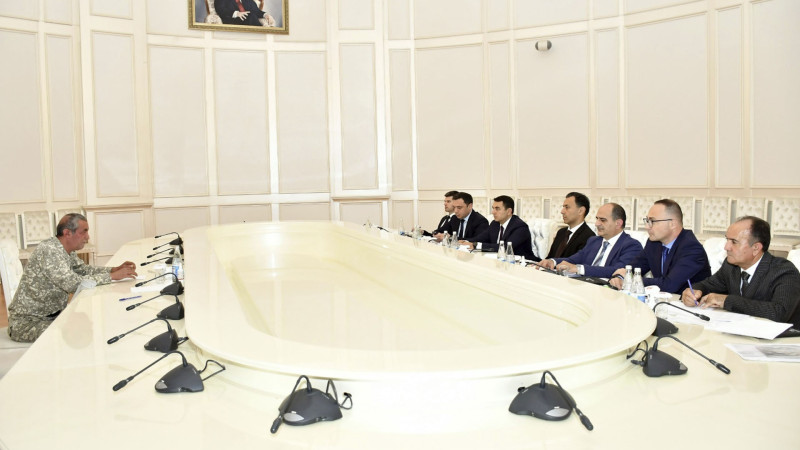 Mədəniyyət naziri sakinlərin müraciətlərini dinləyib