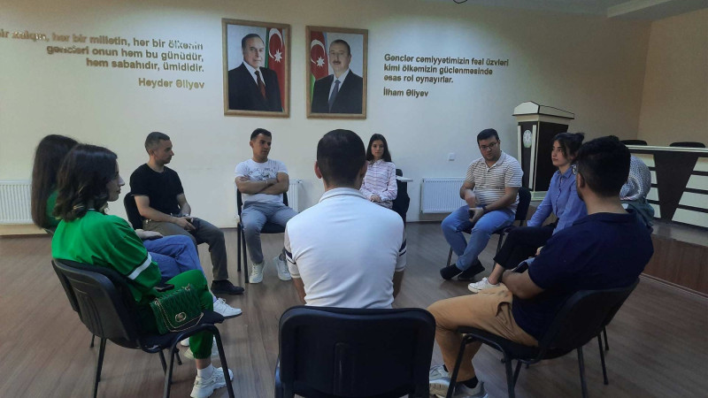 GenOrators ingilis dili danışıq klubunun görüşü baş tutub