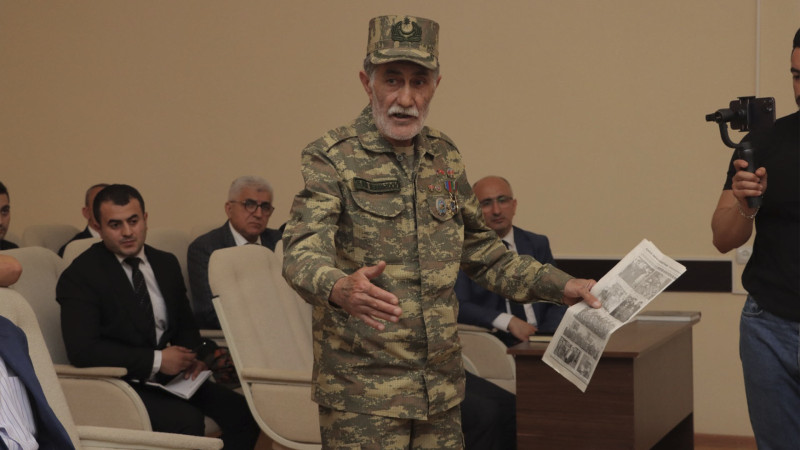 Şəhər rəhbərliyi sakinlərlə görüşüb