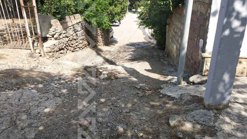 Bu küçələrdə asfalt örtüyünə ehtiyac var