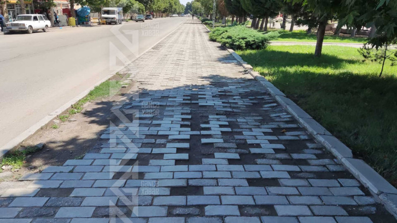 Sakinlər bu parkda tamet daşlarının yenilənməsini arzu edirlər