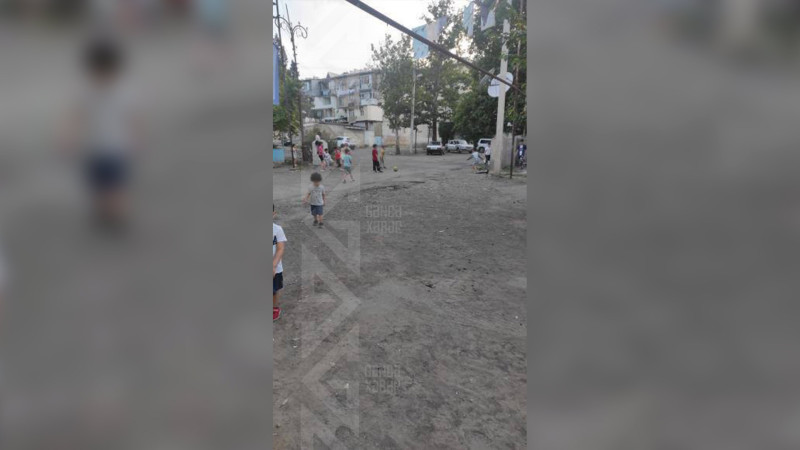 Sakinlər binaların qarşısının abadlaşdırılmasını istəyirlər