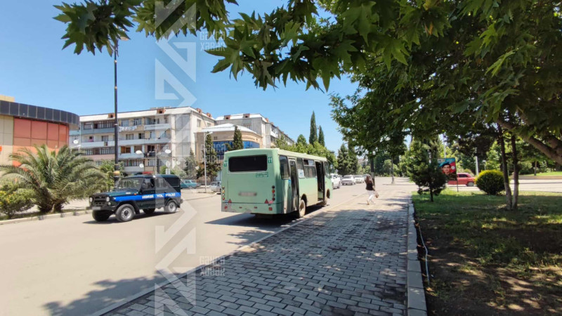 Bu ərazidə avtobus dayanacaqlarının olmaması sakinləri narahat edir
