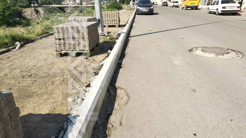 Bu küçədə piyada səkiləri abadlaşdırılır