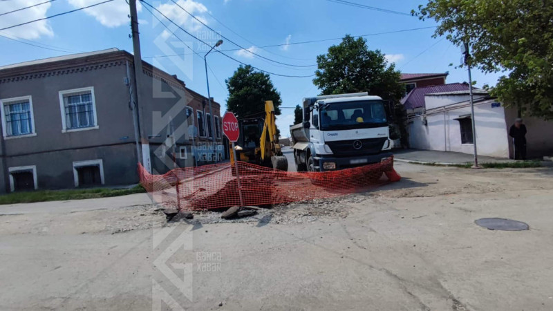 Nəsib bəy Yusifbəyli küçəsində su və kanalizasiya sistemləri yenilənir