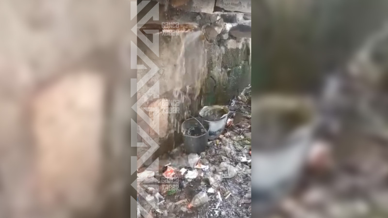 Binalardan birini içməli su ilə təchiz edən boru yararsız hala düşüb