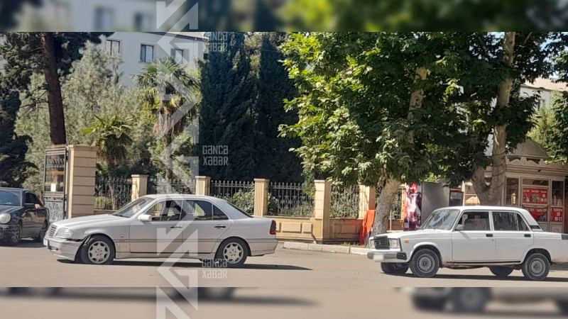 Gəncədə iki avtomobil toqquşub