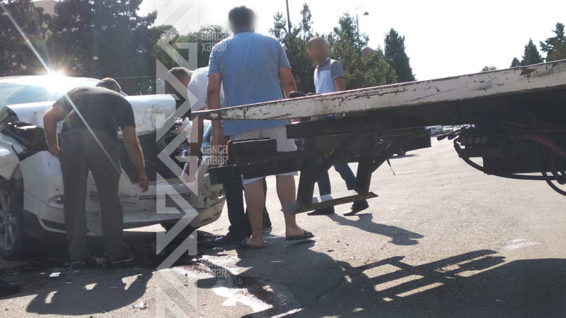 Minik avtomobili yük maşınına çarpılıb