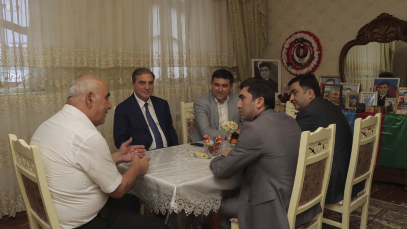 Niyazi Bayramov şəhid Hüseyn Quliyevin ailəsi ilə görüşüb