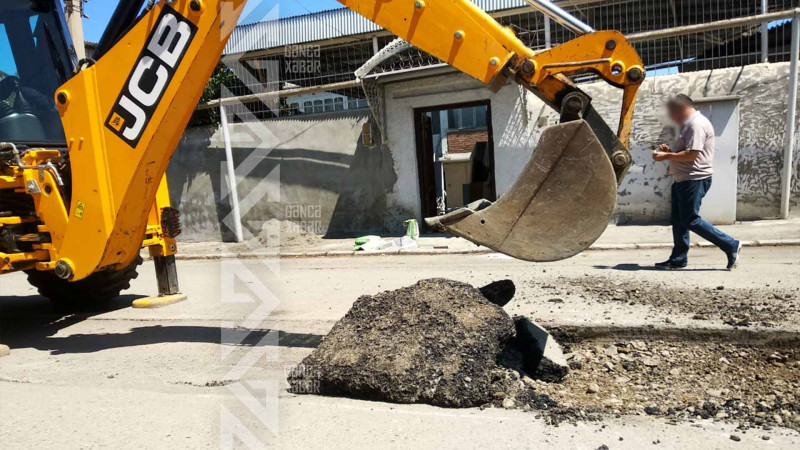 İki küçədə asfalt örtüyü təmir olunur