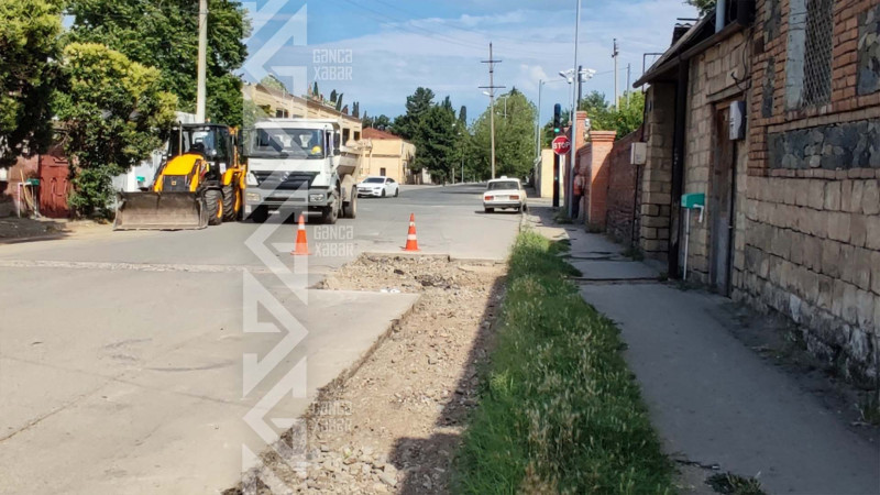 Cavad xan küçəsində asfalt örtüyü təmir olunur