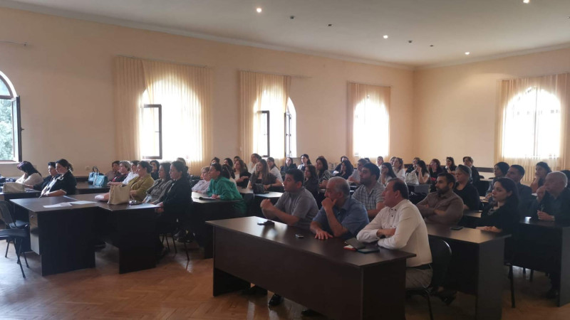 “İnteraktiv tədris metodları” mövzusunda silsilə təlimlər baş tutub