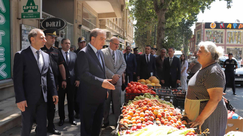 İcra başçısı qanunsuz küçə ticarəti ilə bağlı reyd keçirib