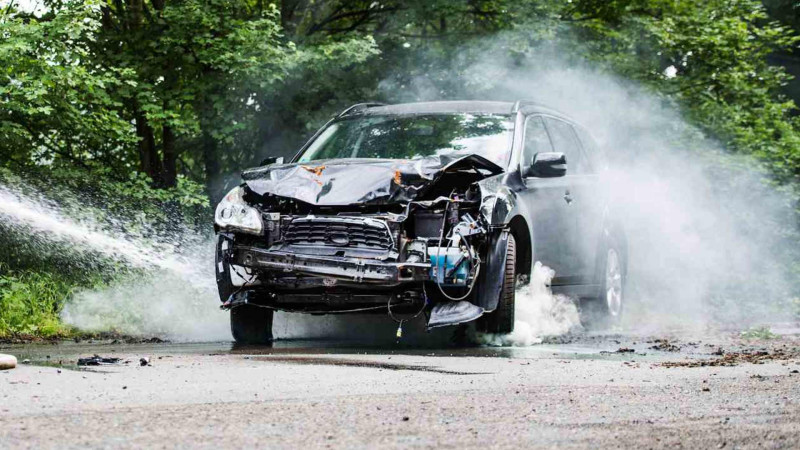 Səhər saatlarında Mercedes alışıb