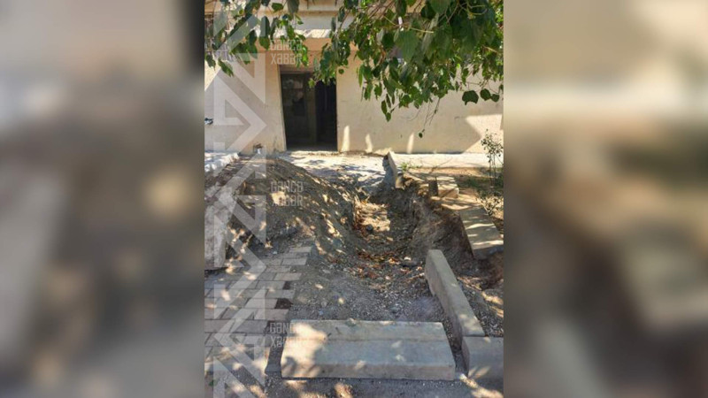 Yarımçıq təmir olunmuş ərazi sakinlər üçün təhlükə yaradır