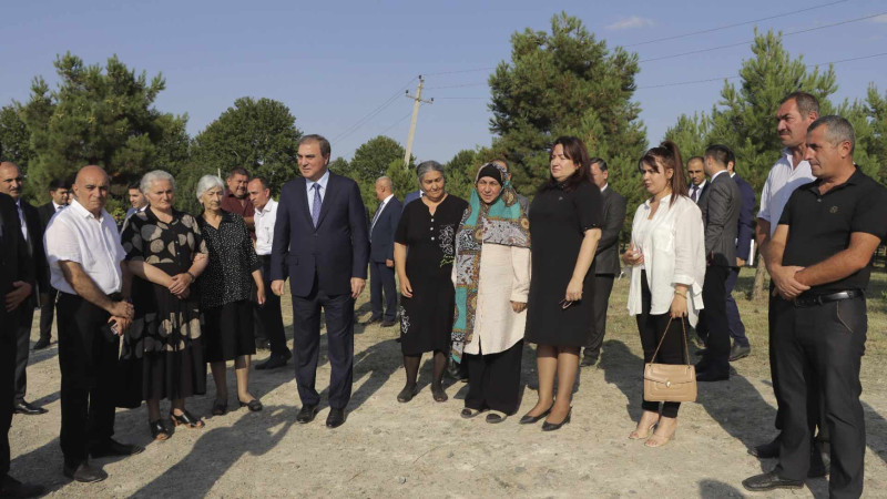 Niyazi Bayramov sakinləri səyyar qəbul edib