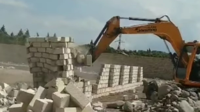 Şıxzamanlı qəsəbəsində qanunsuz tikili sökülüb