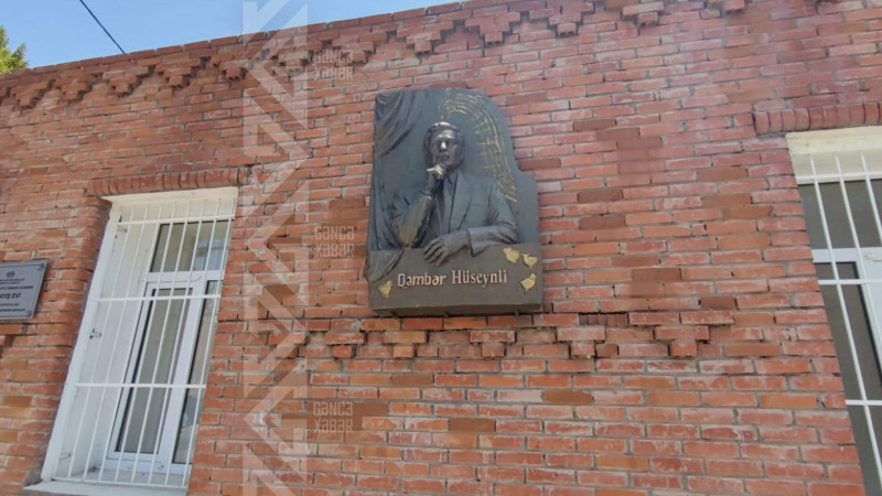 Qəmbər Hüseynlinin barelyefi yenilənib