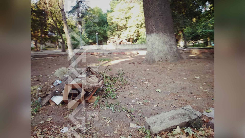 M.Ə.Rəsulzadənin büstü olan parkın təmirə ehtiyacı var