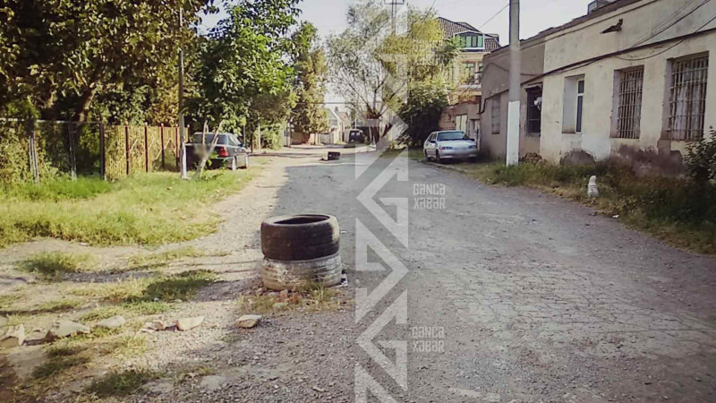Şəhər prospektlərinin kölgəsində qalan küçələr