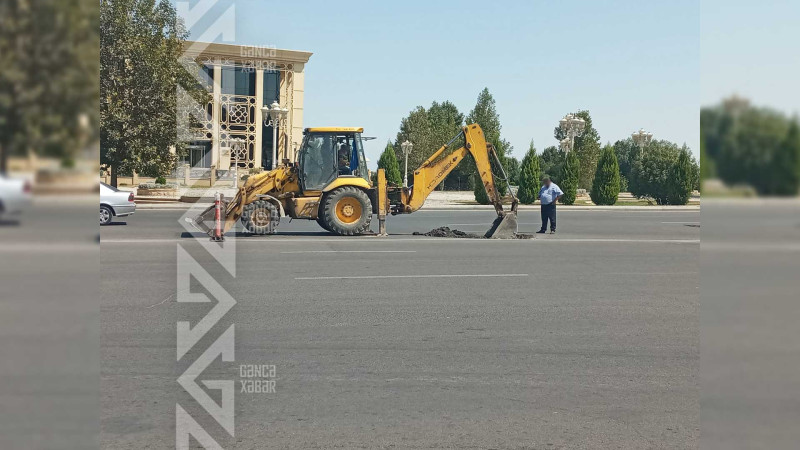 Yeni Gəncədə kommunal qəza yolun çökməsinə səbəb olub