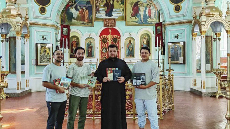 Aleksandr Nevskiy kilsəsinə yeni kitablar hədiyyə olunub