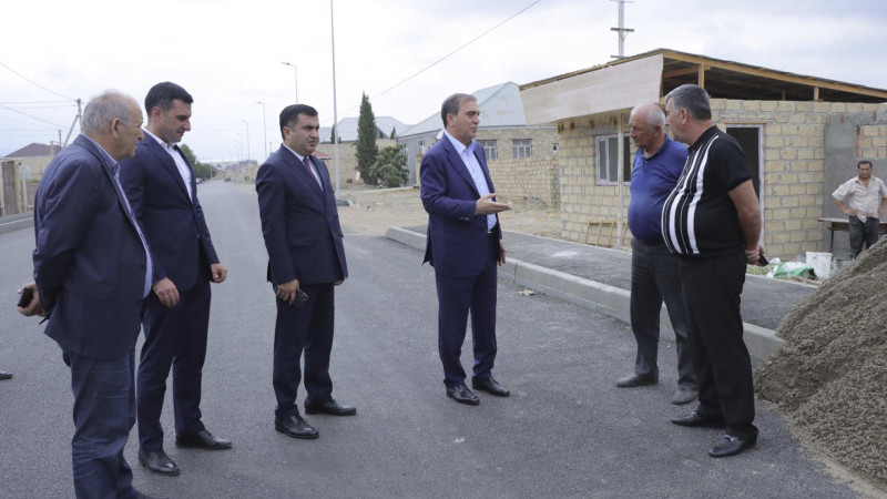 Niyazi Bayramov yol infrastrukturu salınan əraziləri ziyarət edib