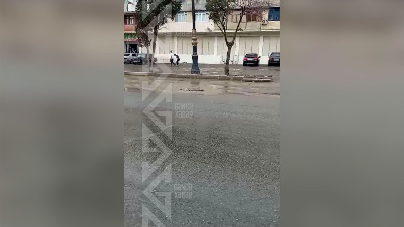 Yağmurlu hava nəticəsində bir sıra lüklərdən çirkab sular axır