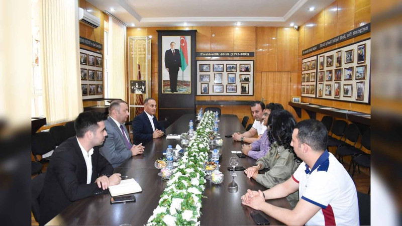 Nəsibbəy Yusifbəyli küçəsindəki qazıntı sakinləri narahat edir