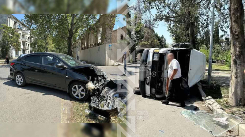 Sərnişin avtobusu minik avtomobili ilə toqquşub