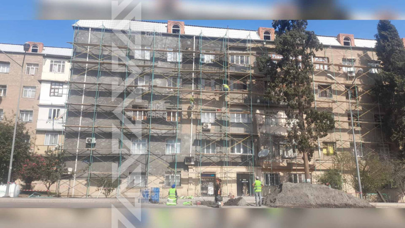 Şəhərimizdə bir sıra binaların fasadı yenilənir