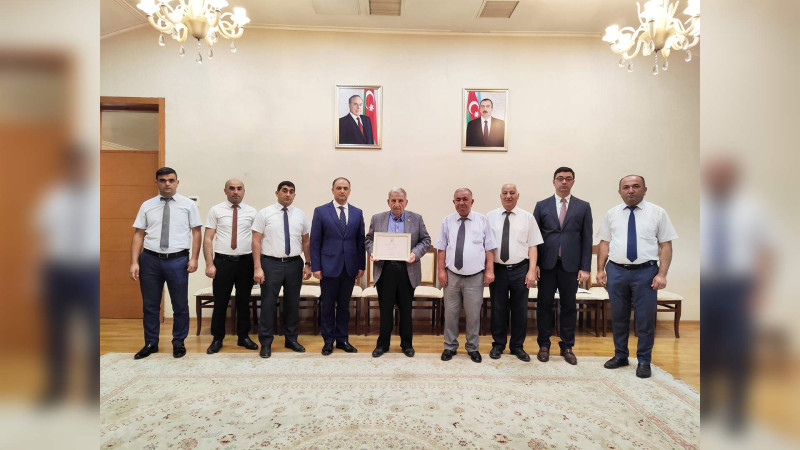 Şair Zaur Quliyev təltif edilib