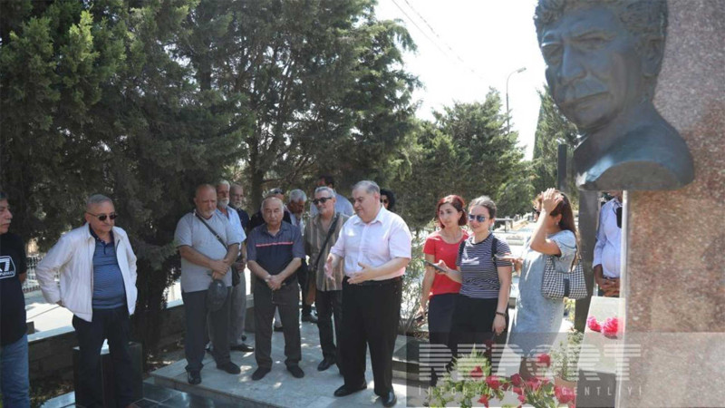 Mədəniyyət nümayəndələri Şahmar Ələkbərovu yad ediblər