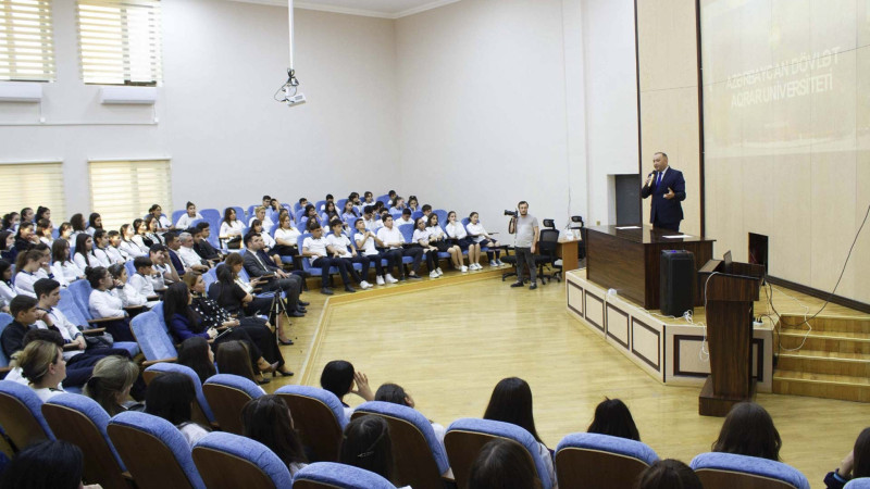 Məktəblərdə karyera planlaması ilə bağlı tədbirlər təşkil olunur