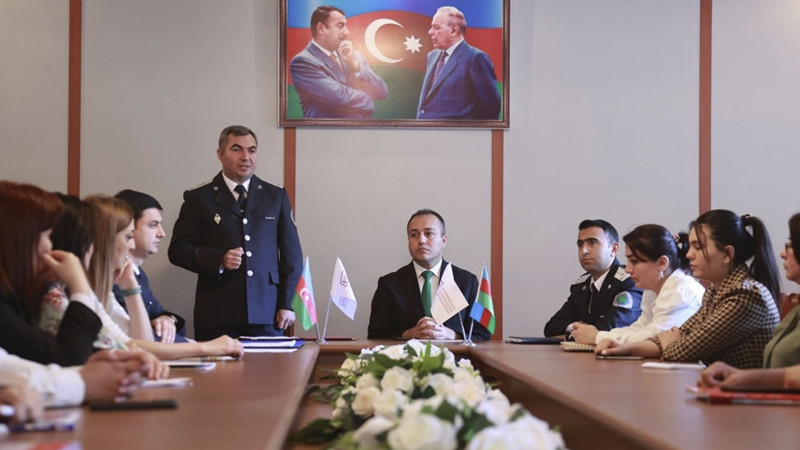 Miqrasiya ilə bağlı tələbələrlə müzakirə aparılıb