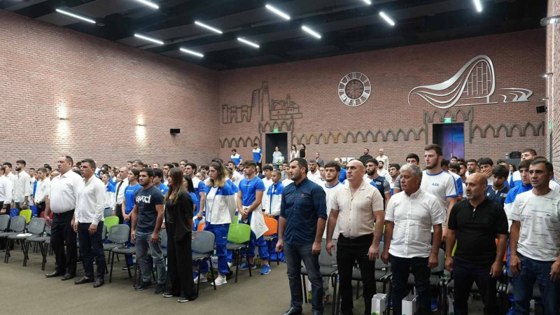 Camal Abbasov nazir Fərid Qayıbov tərəfindən təltif edilib
