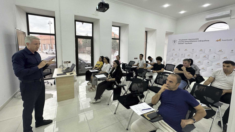 Sahibkarlar biznes fəaliyyəti mövzusunda maarifləndiriliblər