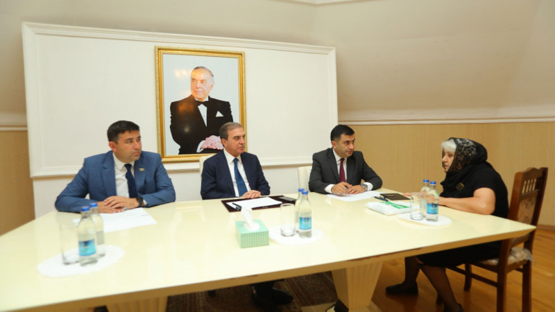 Şəhər rəhbərliyi sakinlərin müraciətlərini dinləyib