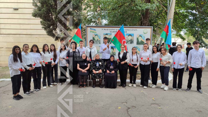 3 saylı Peşə liseyinin müəllim və şagirdləri Şəhidlər xiyabanında olublar