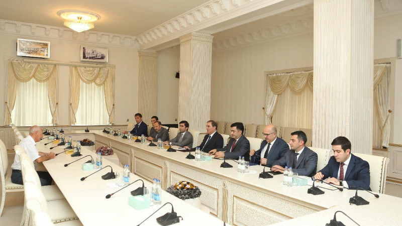 Şəhər rəhbəri Qərbi Azərbaycan İcmasının nümayəndəsini qəbul edib