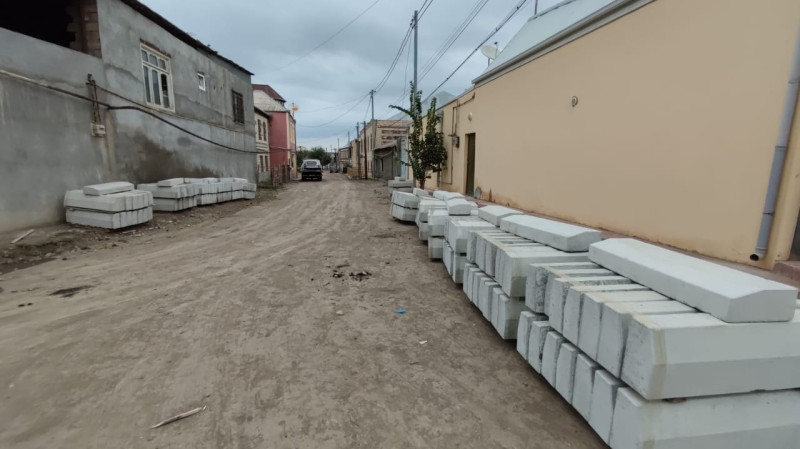 Xudadat bəy Rəfibəyli və İmam Mustafayev küçələrinə bordürlər düzülür