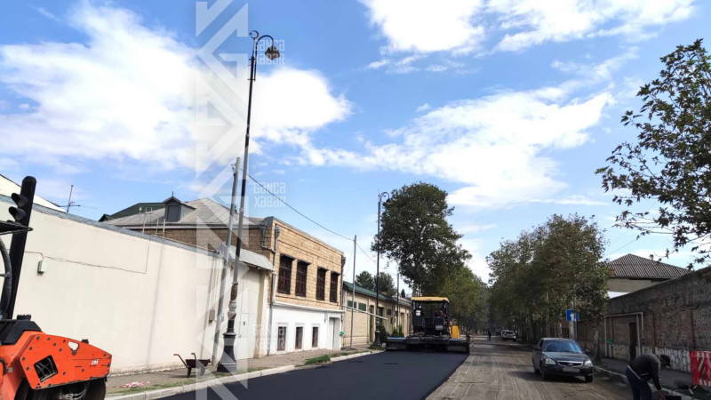 Daha bir küçənin sakinləri yeni asfalt örtüyü sevincini yaşayırlar
