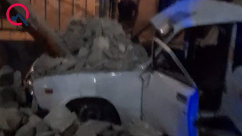 Avtomobil darvazaya çarpılıb: xəsarət alanlar var