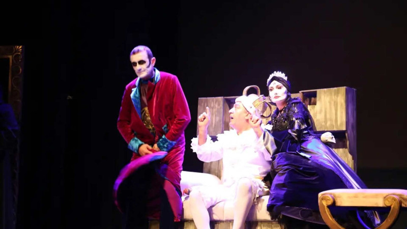 Kral ölür tamaşası Beynəlxalq Teatr Festivalında nümayiş olunub