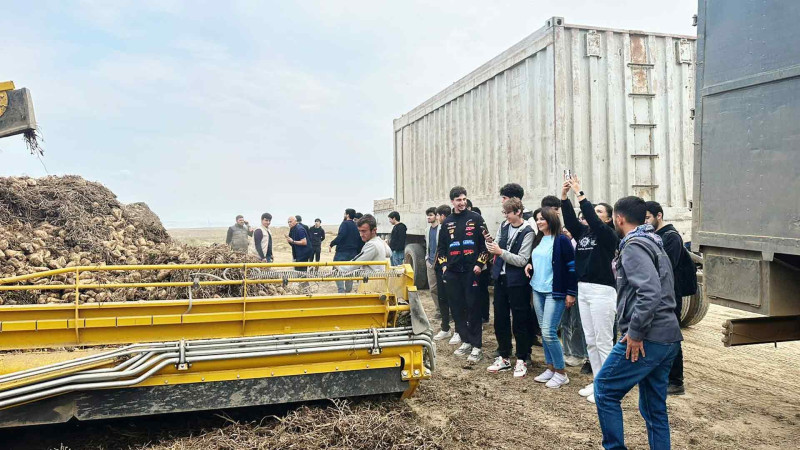 ADAU tələbələri “Azərşəkər” MMC-nin təsərrüfatına baş çəkiblər