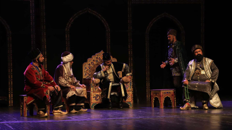 Akademik Milli Dram Teatrı Nizami yurdunda səhnəyə çıxıb