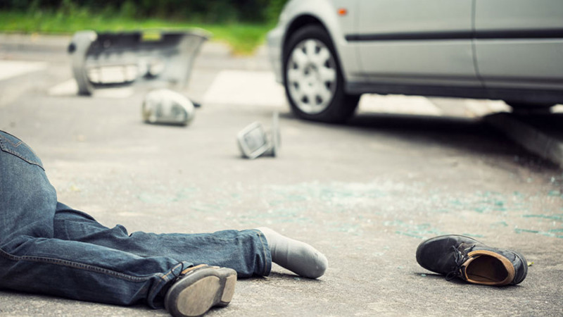 17 yaşlı oğlanı maşın vurub