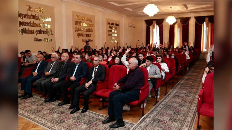 I kurs tələbələri ilə görüş keçirilib