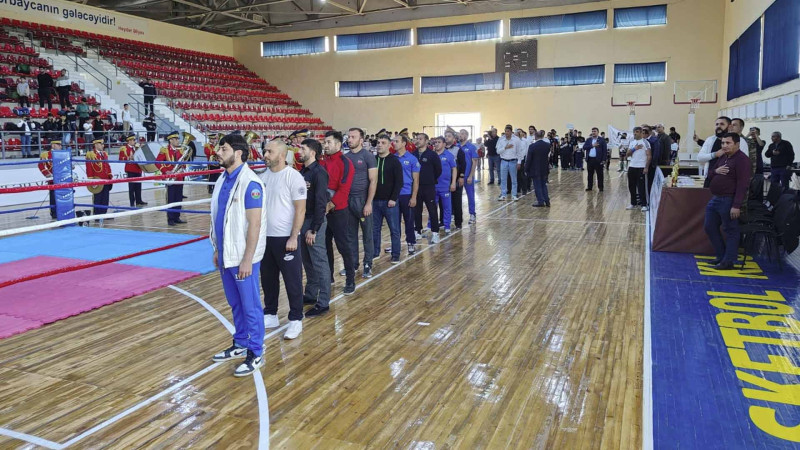 Kikboksinq üzrə açıq birincilik baş tutub